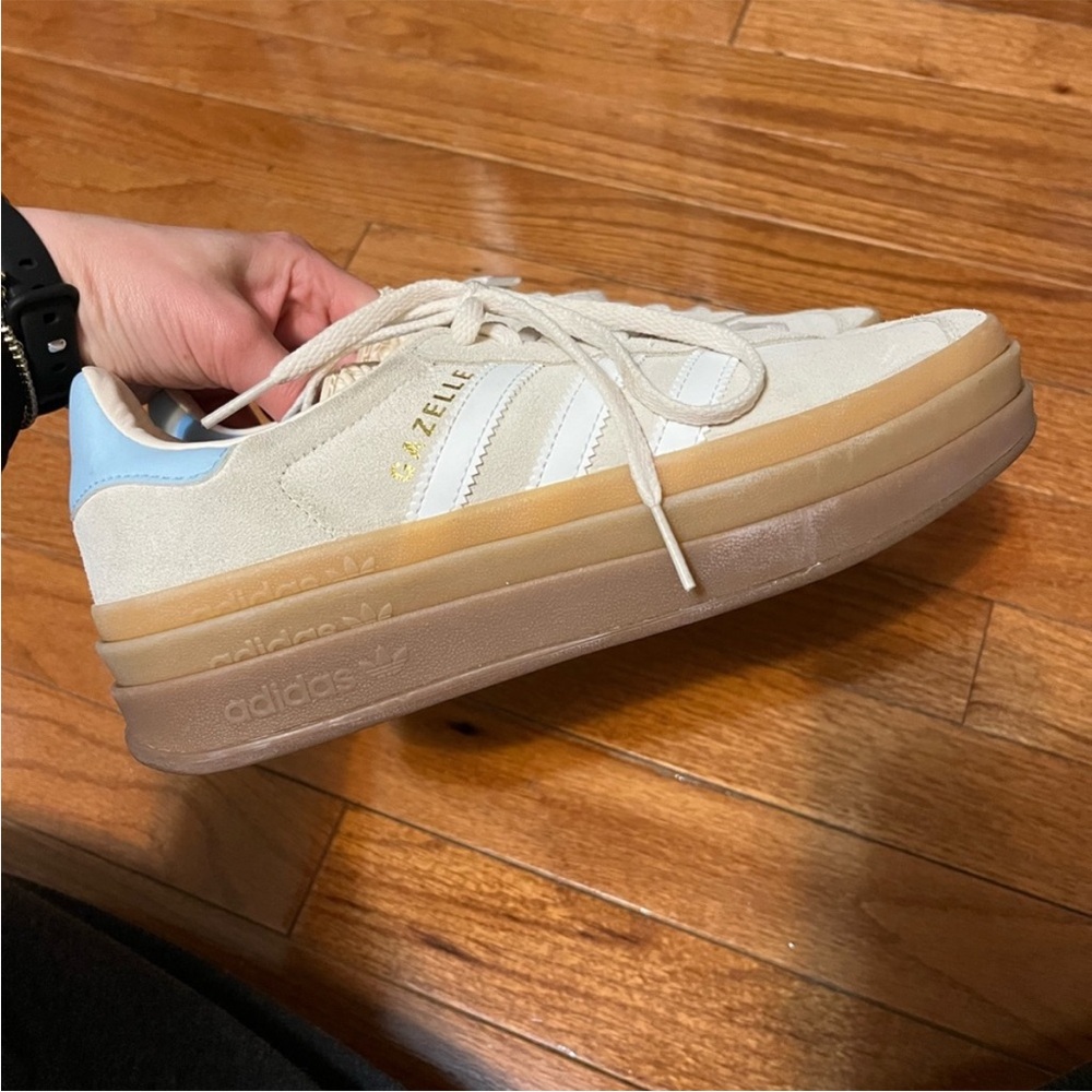 adidas Gazelle Kids Sneakers in Beige, White & Light Blue - Picture 2 of 3